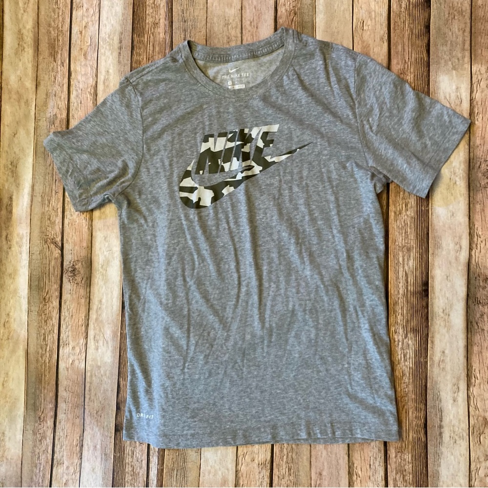 Nike M Gray Short Sleeve Tee with Camouflage Swoosh